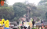 Hà Nội trang trí đèn, hoa trang nhã đón Tết Nguyên đán 2018